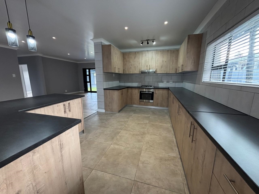 To Let 3 Bedroom Property for Rent in Silver Oaks Western Cape